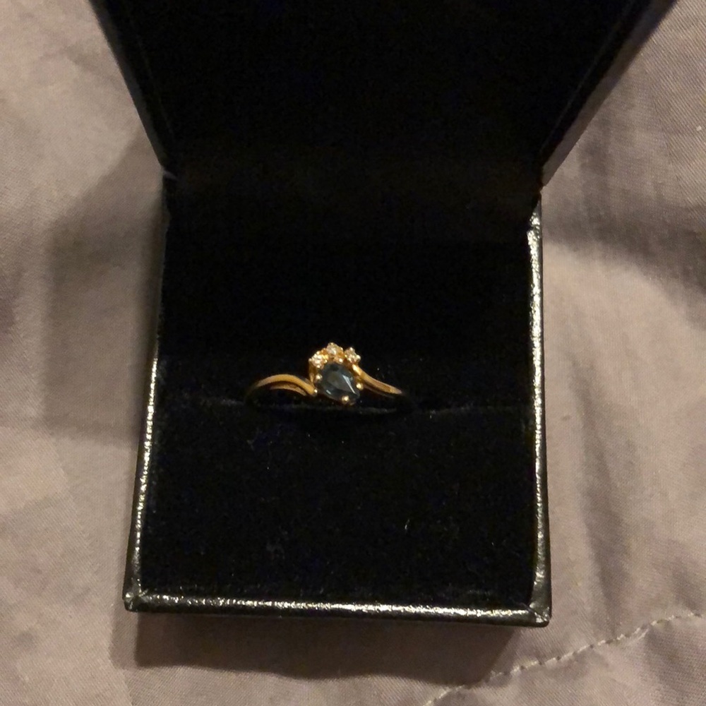 10K Diamond & Sapphire Ring
